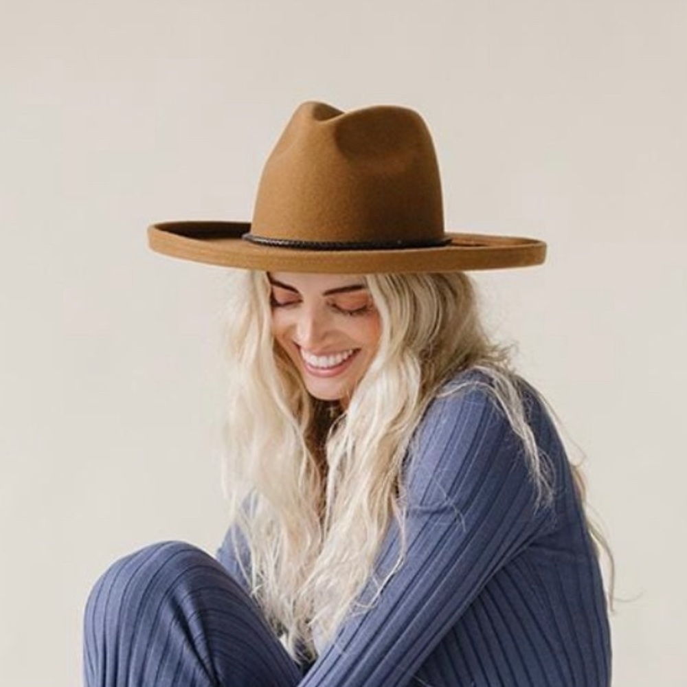 Gigi Pip **NEW IN ORIGINAL BOX**
MAUDE PENCIL BRIM - CINNAMON